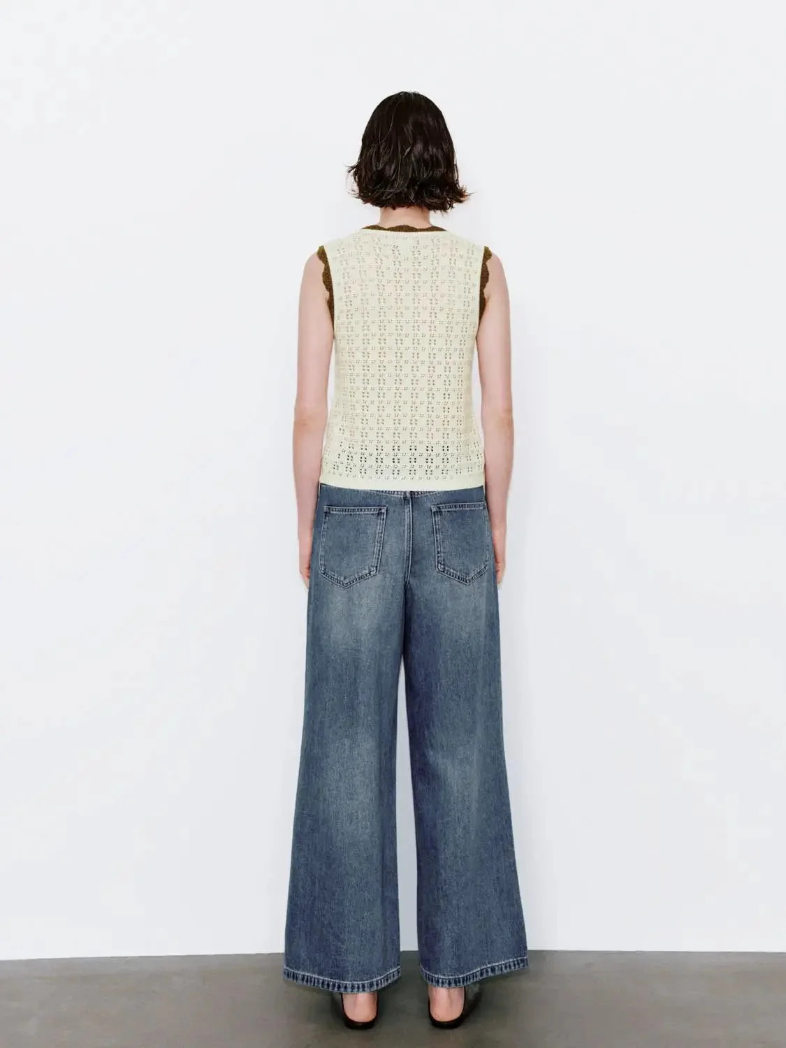 13145-contrast-ruffle-trim-open-knitted-sleeveless-cardigans-6.webp Contrast Ruffle Trim Open Knitted Sleeveless Cardigans
