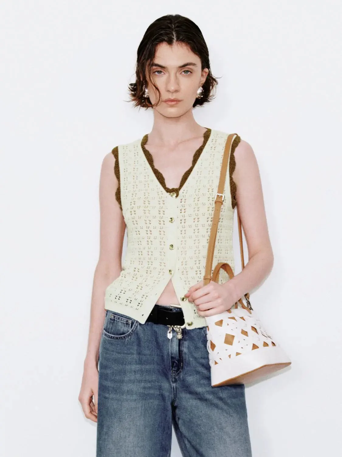 13145-contrast-ruffle-trim-open-knitted-sleeveless-cardigans-9.webp Contrast Ruffle Trim Open Knitted Sleeveless Cardigans