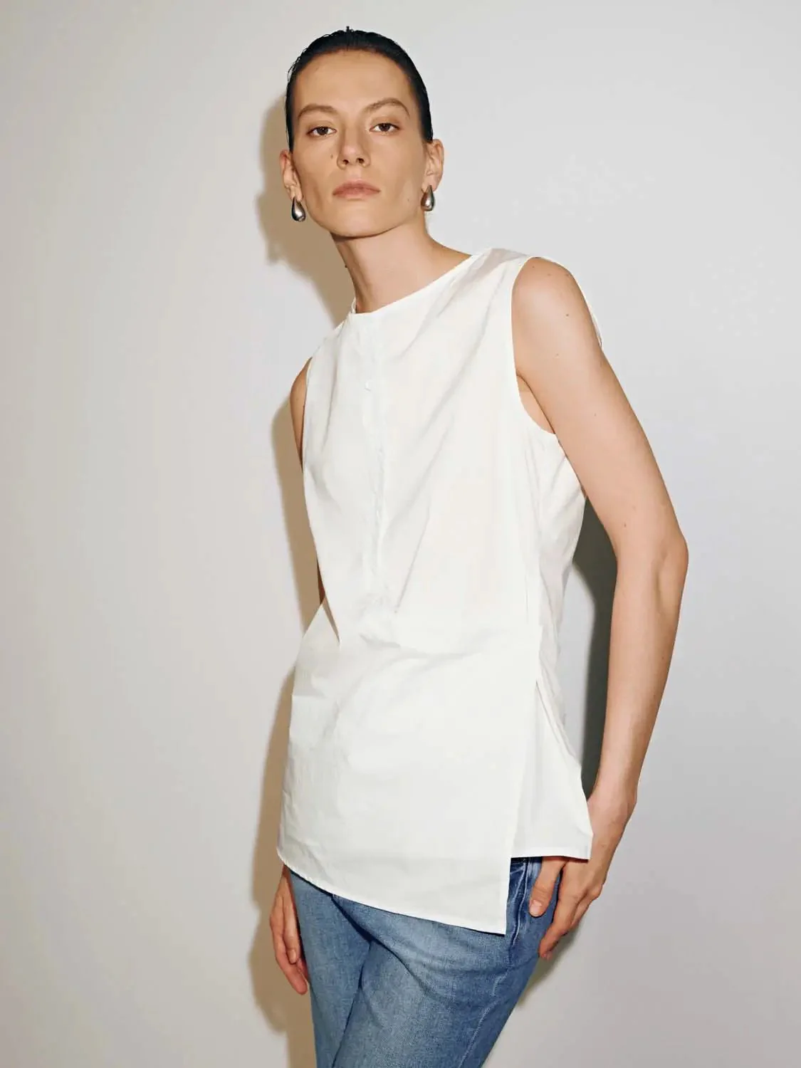 13262-crew-neck-sleeveless-shirts-2.webp Crew Neck Sleeveless Shirts