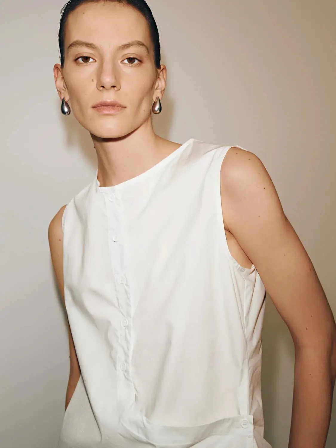 13262-crew-neck-sleeveless-shirts-3.webp Crew Neck Sleeveless Shirts