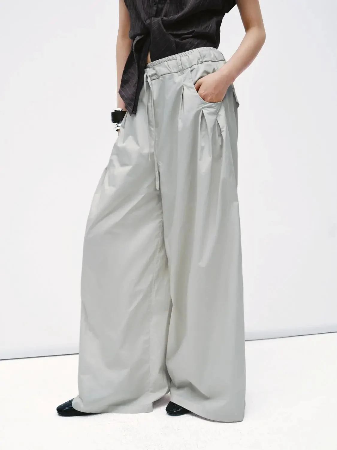 1332-drawstring-pleat-detail-wide-leg-pants-with-slight-stretch-3.webp Drawstring Pleat Detail Wide Leg Pants With Slight Stretch