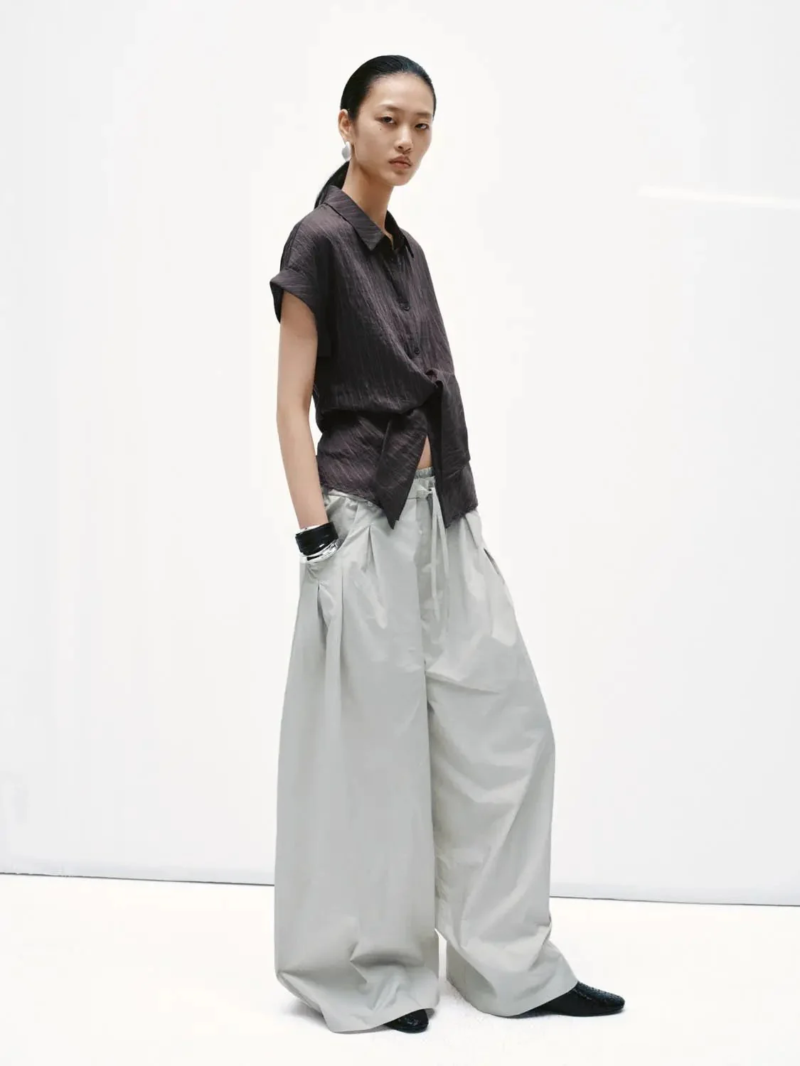 1332-drawstring-pleat-detail-wide-leg-pants-with-slight-stretch-6.webp Drawstring Pleat Detail Wide Leg Pants With Slight Stretch