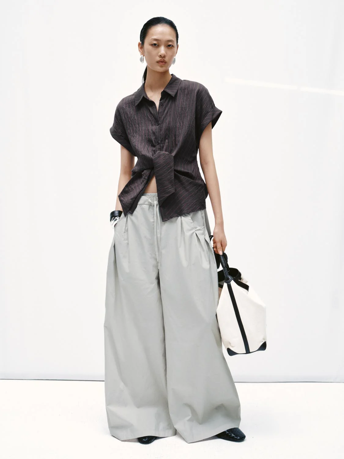 1332-drawstring-pleat-detail-wide-leg-pants-with-slight-stretch-7.webp Drawstring Pleat Detail Wide Leg Pants With Slight Stretch