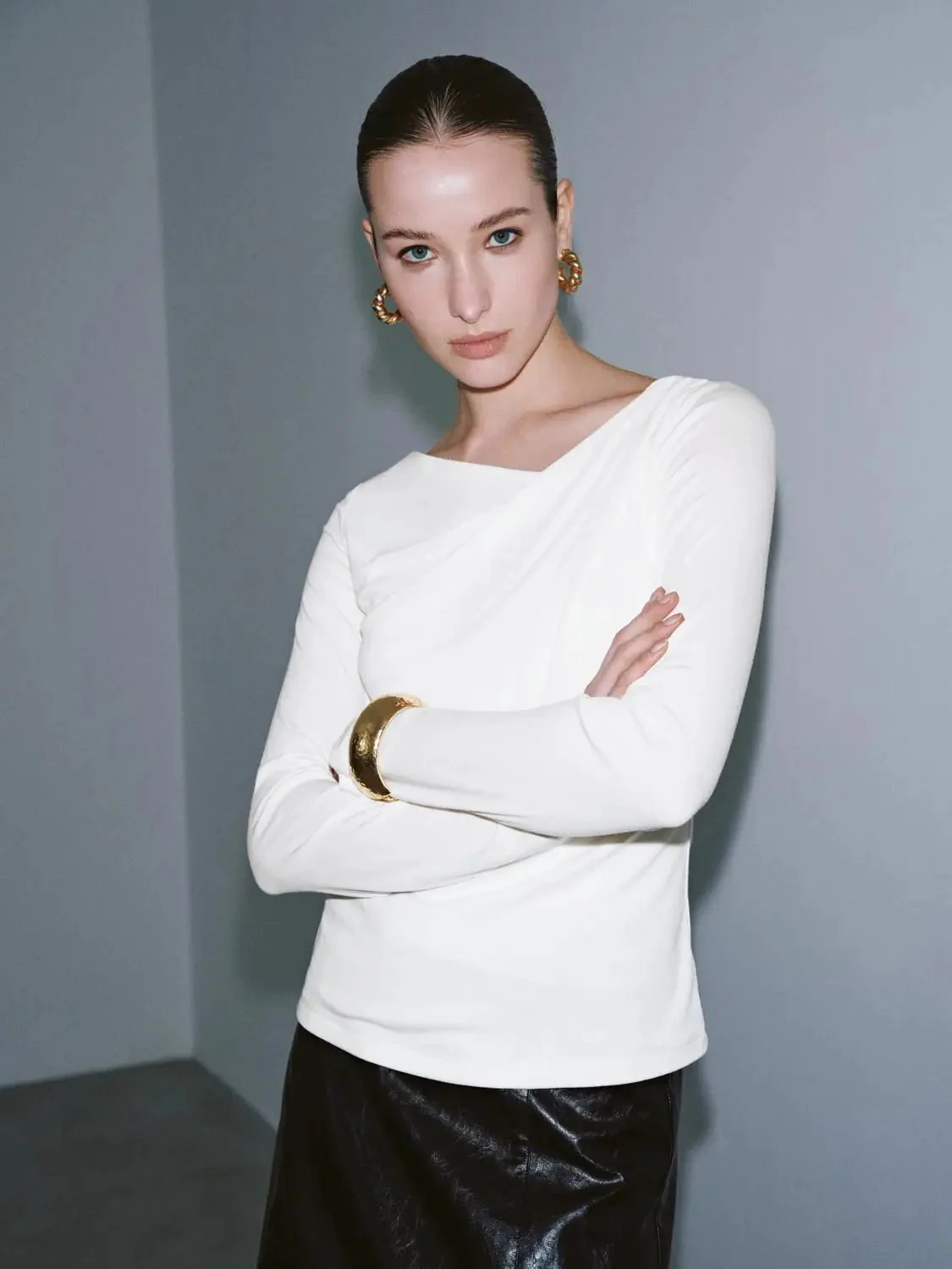 13424-asymmetric-v-neck-draped-long-sleeve-stretch-knit-top-2.webp Asymmetric V-Neck Draped Long Sleeve Stretch Knit Top