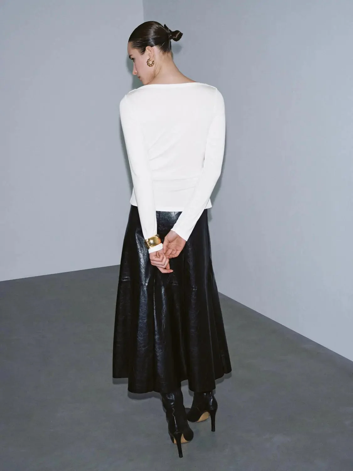 13424-asymmetric-v-neck-draped-long-sleeve-stretch-knit-top-6.webp Asymmetric V-Neck Draped Long Sleeve Stretch Knit Top