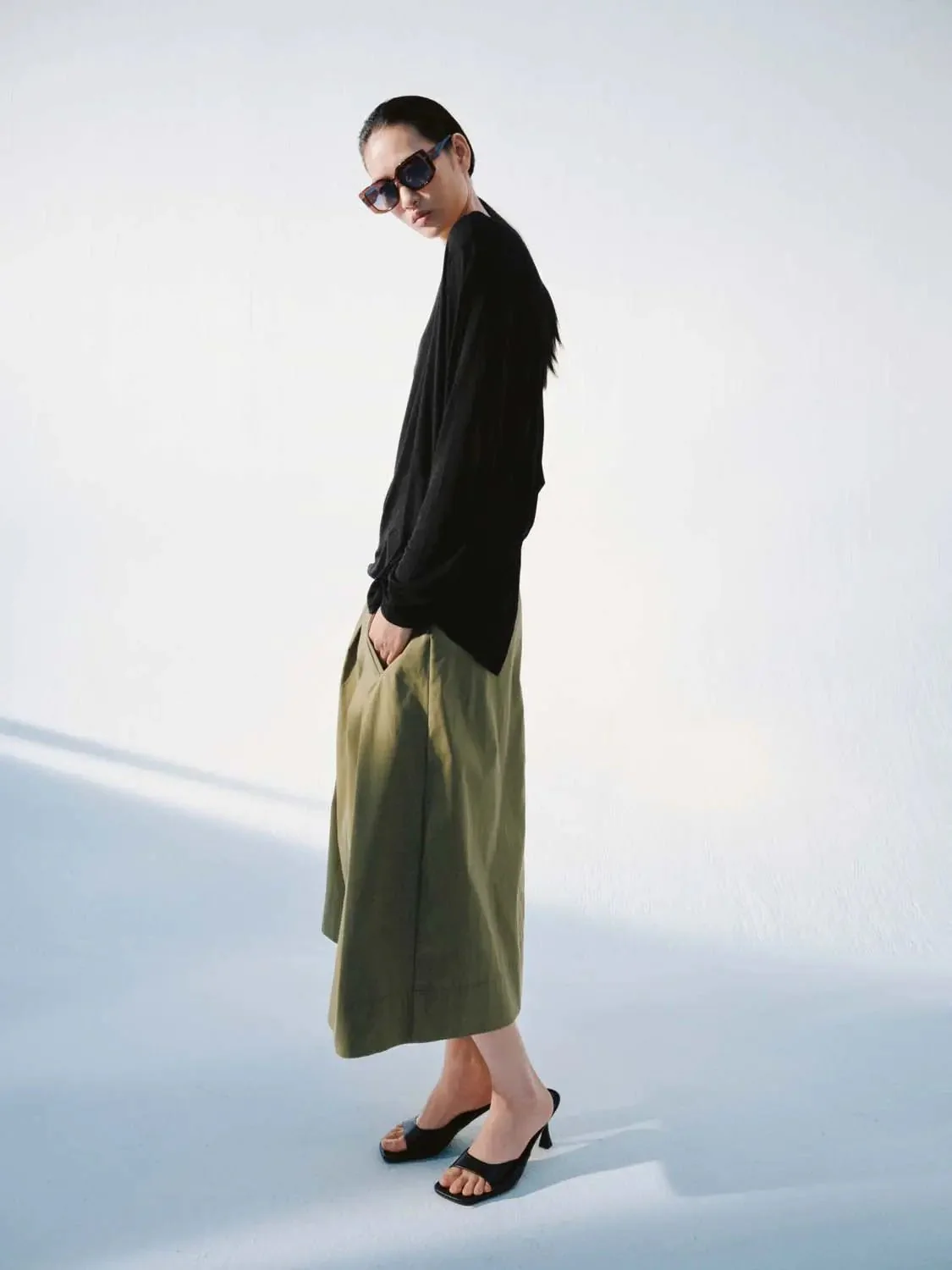 1362-pleat-detail-a-line-midi-cargo-skirts-4.webp Pleat Detail A-Line Midi Cargo Skirts