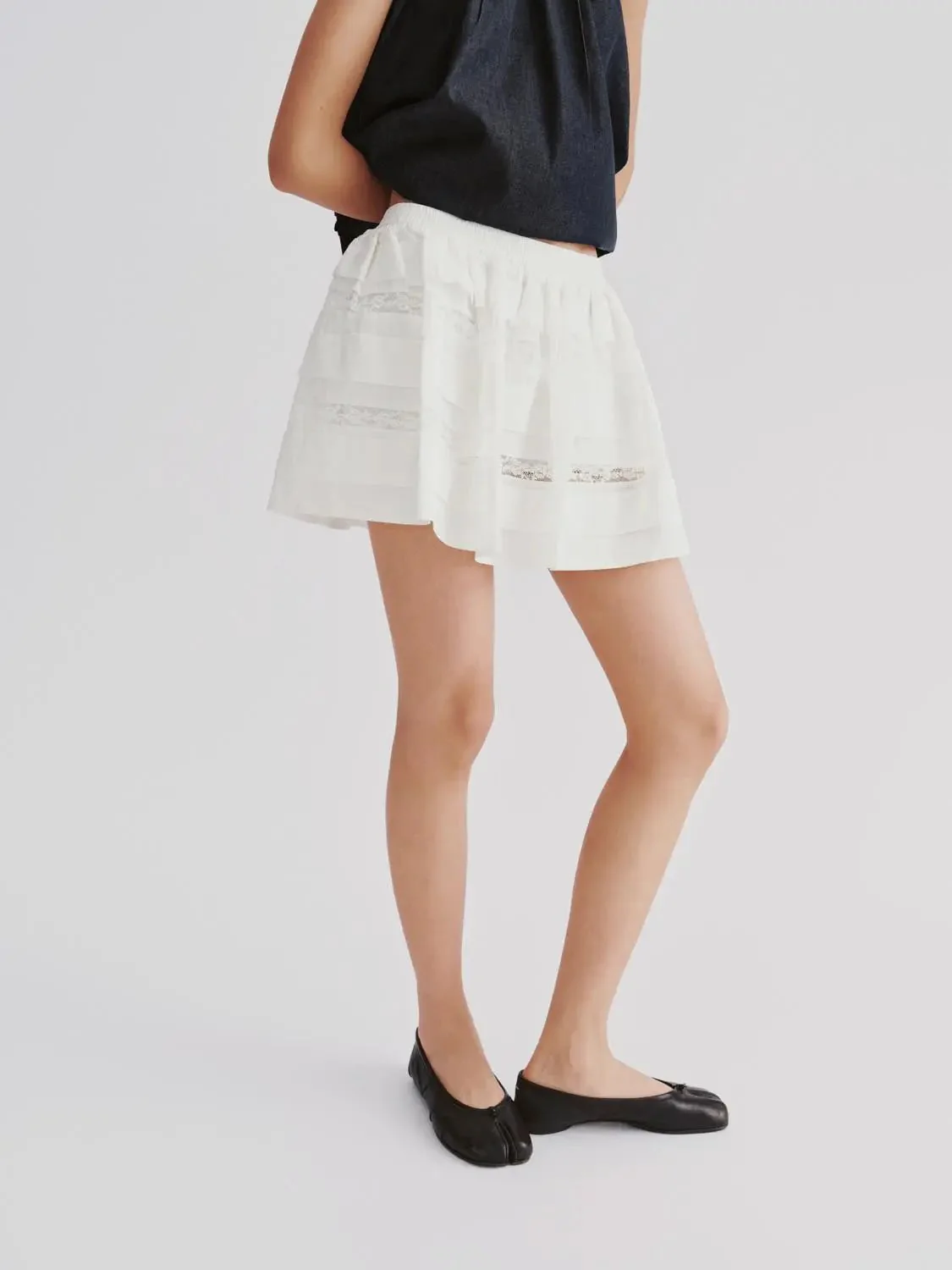 13649-lace-panel-white-tiered-a-line-mini-skirts-3.webp Lace Panel White Tiered A Line Mini Skirts