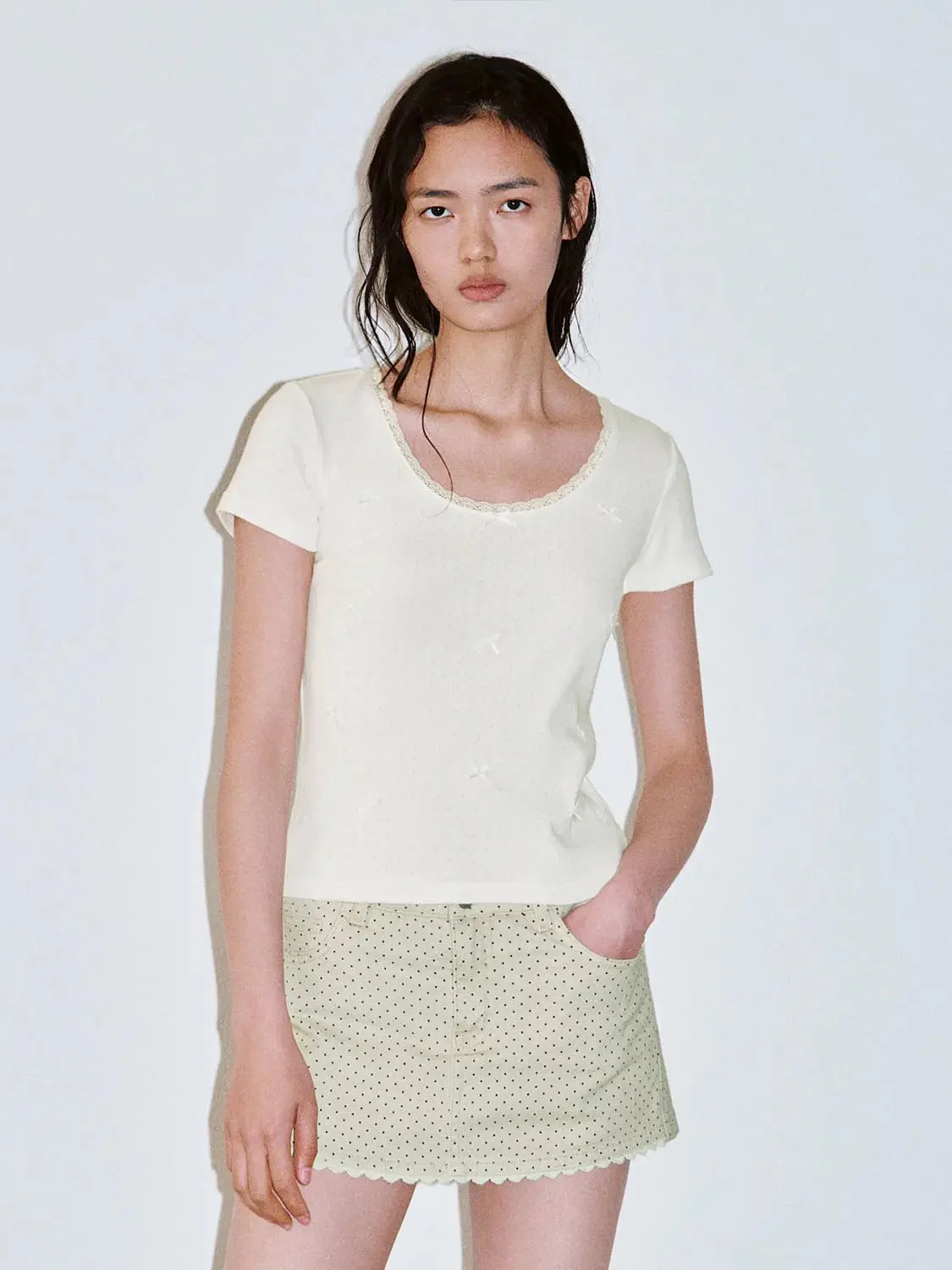 13795-bow-detail-scoop-neck-skinny-fit-t-shirts-1.webp Bow Detail Scoop Neck Skinny-Fit T-Shirts
