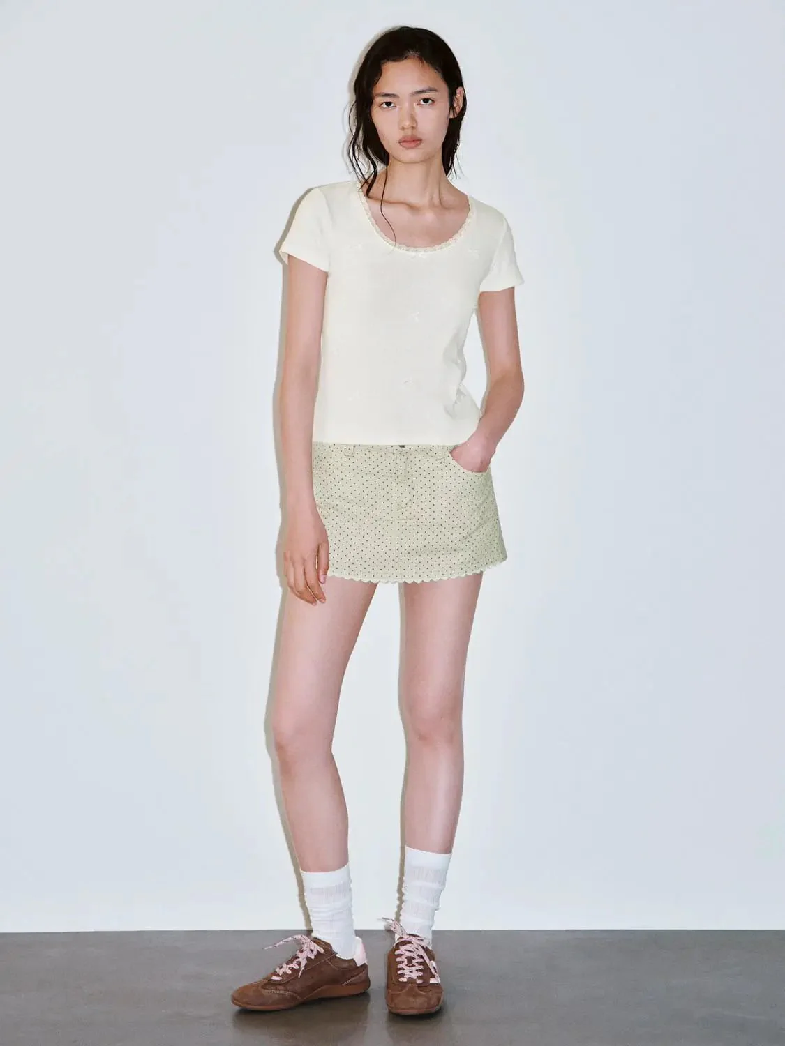 13795-bow-detail-scoop-neck-skinny-fit-t-shirts-4.webp Bow Detail Scoop Neck Skinny-Fit T-Shirts