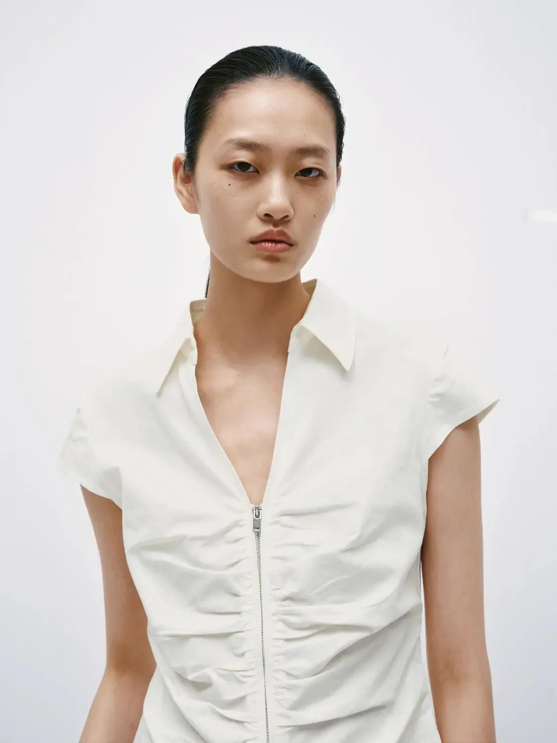 Shirred Zip Up Short Sleeve Shirts With Slight Stretch