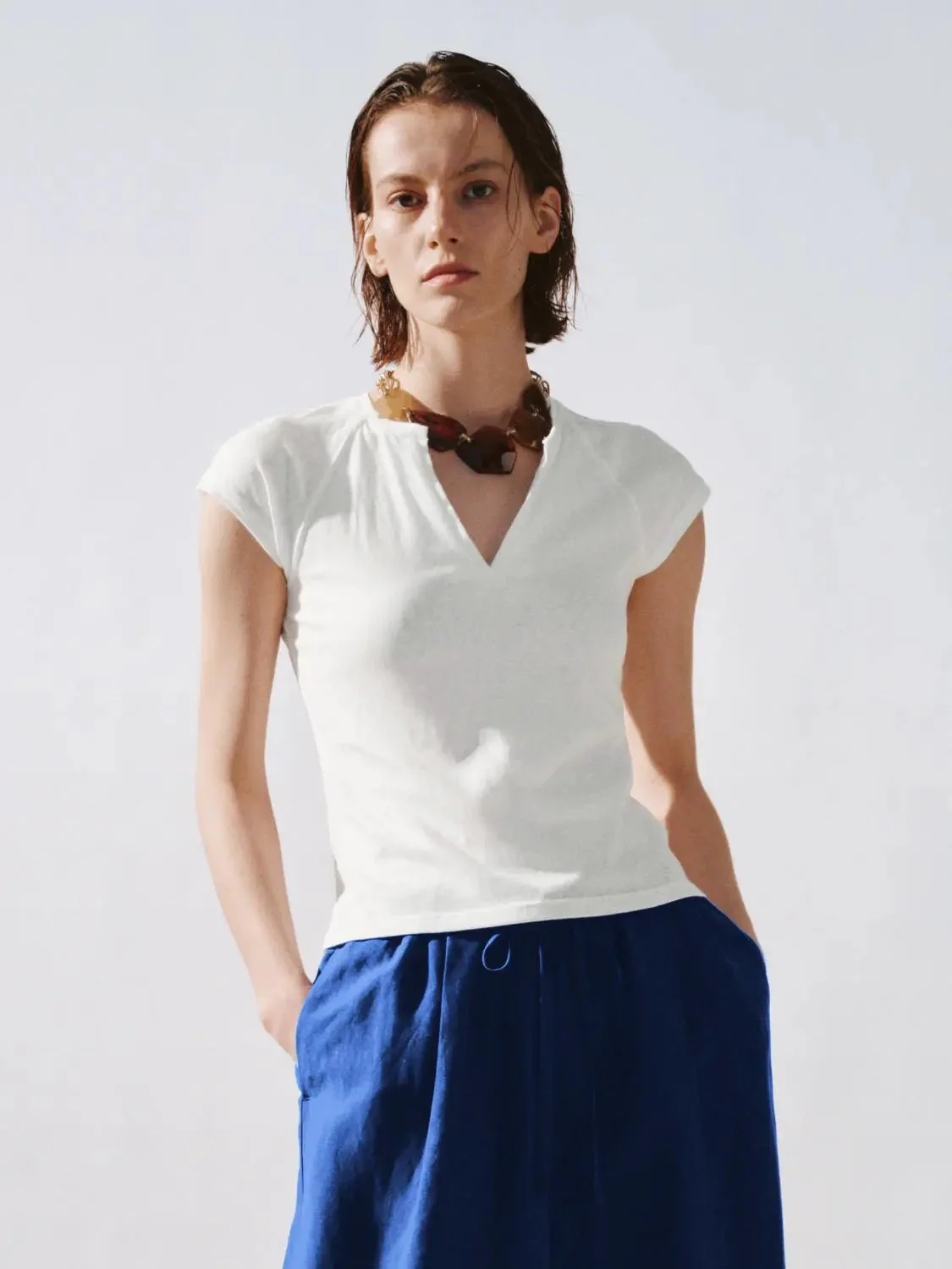 13826-v-neck-skinny-fit-t-shirts-slight-stretch-premium-cotton-9.webp V-Neck Skinny Fit T-Shirts Slight Stretch Premium Cotton
