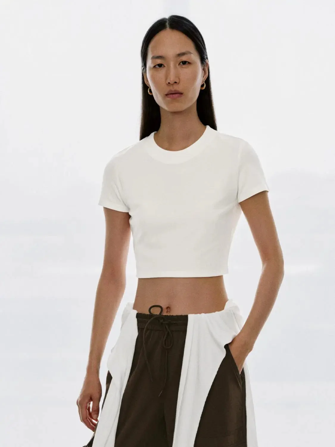 13891-viscose-blend-cropped-crew-neck-skinny-fit-t-shirt-1.webp Viscose Blend Cropped Crew Neck Skinny Fit T Shirt