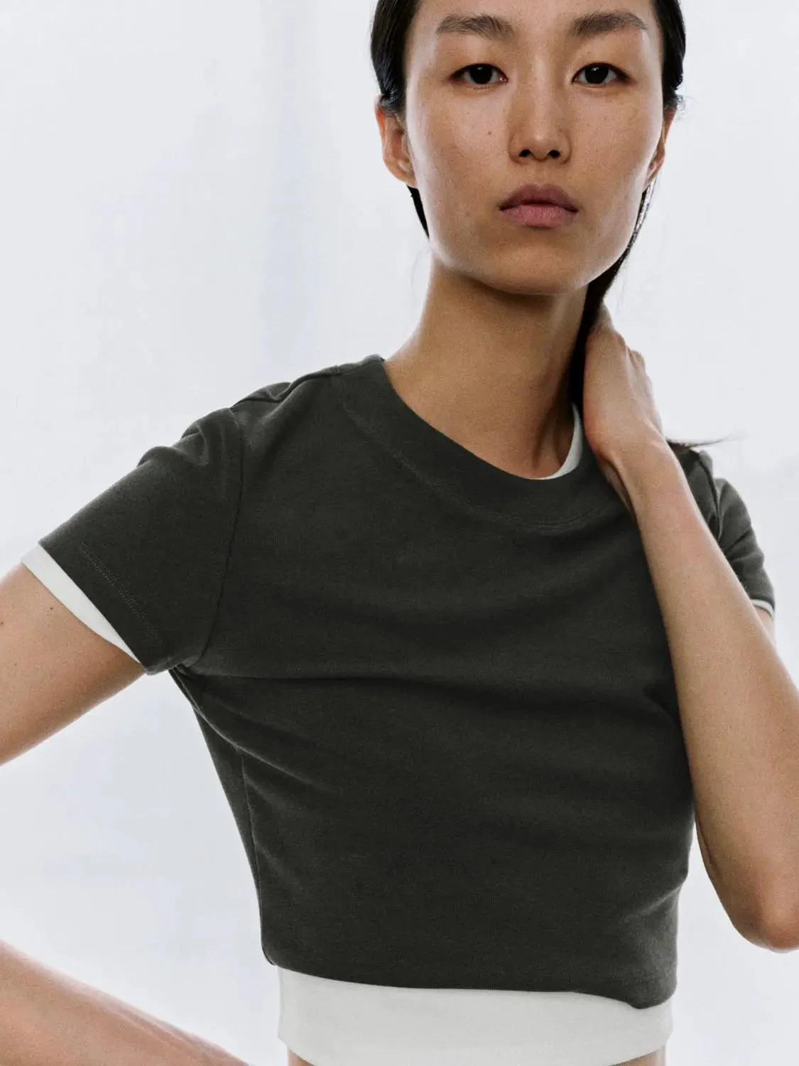 13891-viscose-blend-cropped-crew-neck-skinny-fit-t-shirt-11.webp Viscose Blend Cropped Crew Neck Skinny Fit T Shirt