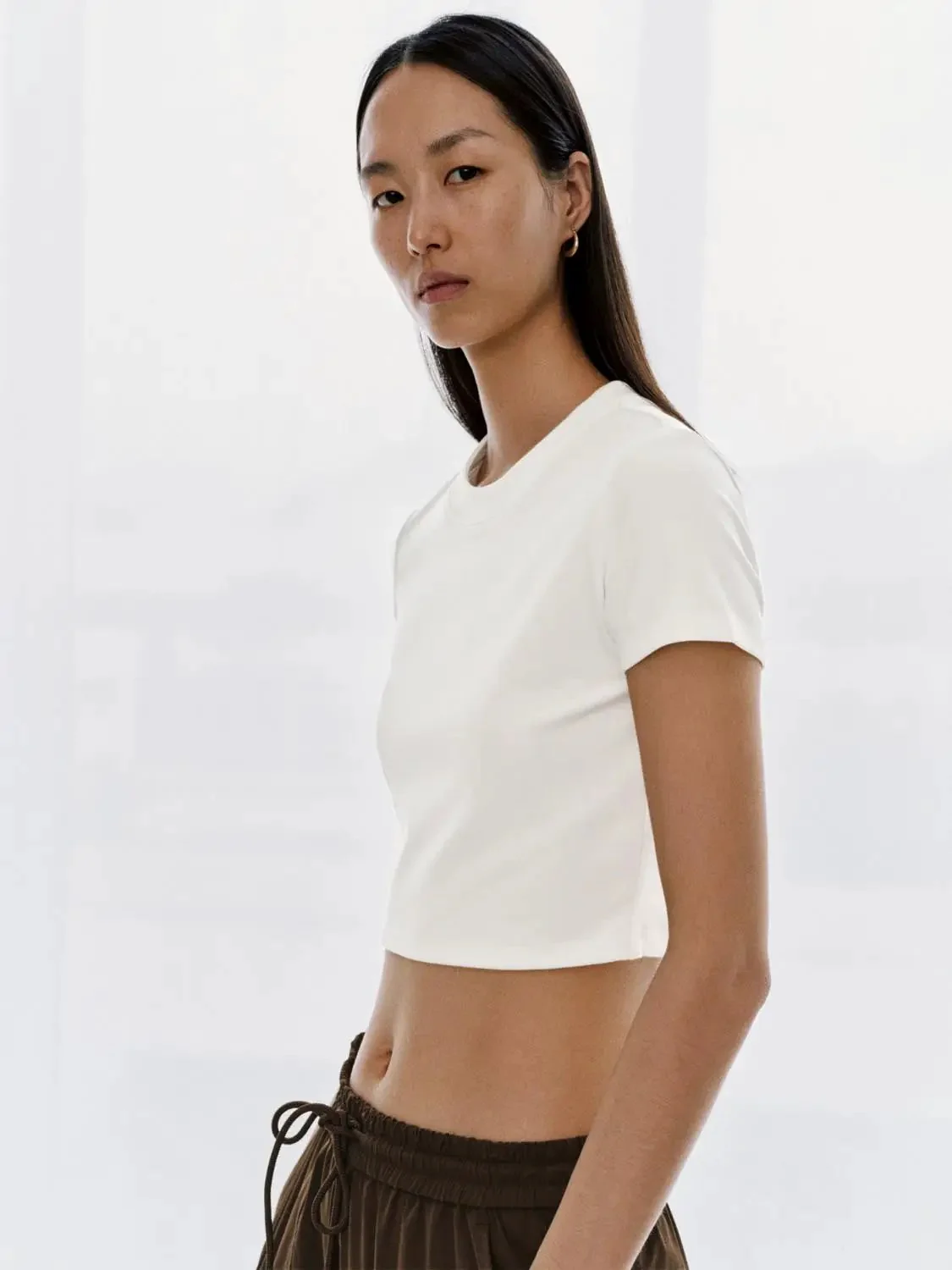 13891-viscose-blend-cropped-crew-neck-skinny-fit-t-shirt-2.webp Viscose Blend Cropped Crew Neck Skinny Fit T Shirt