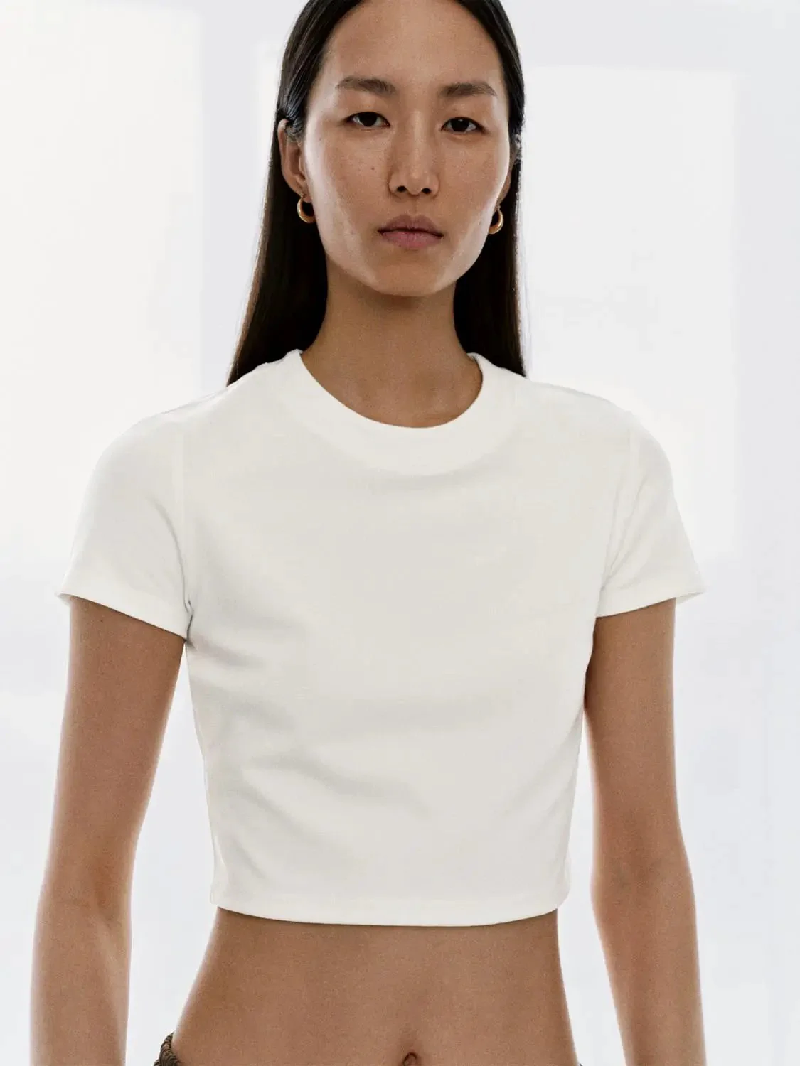 13891-viscose-blend-cropped-crew-neck-skinny-fit-t-shirt-3.webp Viscose Blend Cropped Crew Neck Skinny Fit T Shirt