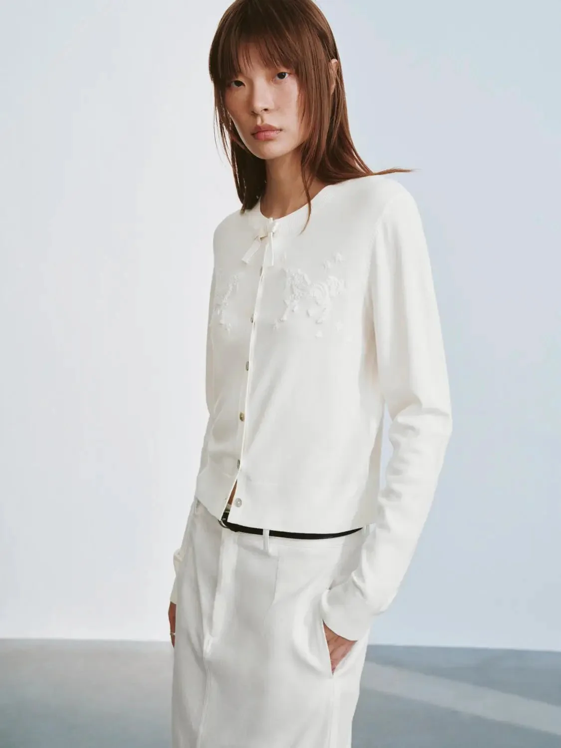 13920-beaded-bow-detail-crew-neck-knitted-cardigans-10.webp Beaded Bow Detail Crew Neck Knitted Cardigans