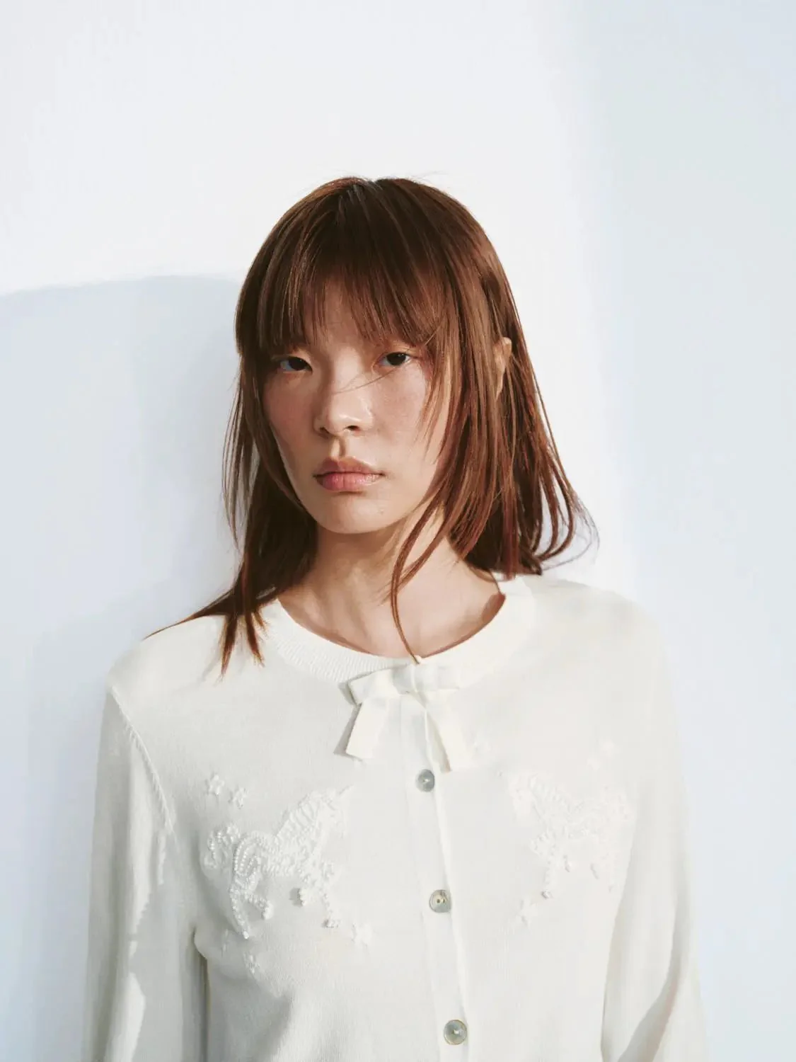 13920-beaded-bow-detail-crew-neck-knitted-cardigans-11.webp Beaded Bow Detail Crew Neck Knitted Cardigans
