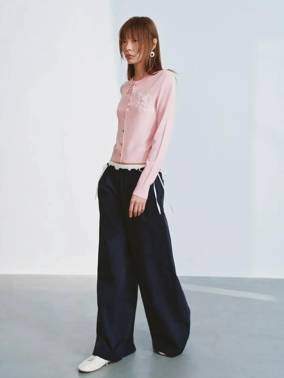 13920-beaded-bow-detail-crew-neck-knitted-cardigans-5.webp Beaded Bow Detail Crew Neck Knitted Cardigans
