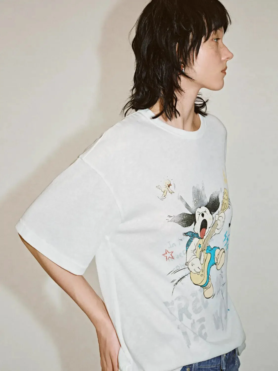 14006-cotton-graphic-guitar-print-loose-fit-t-shirt-2.webp Cotton Graphic Guitar Print Loose-Fit T-Shirt