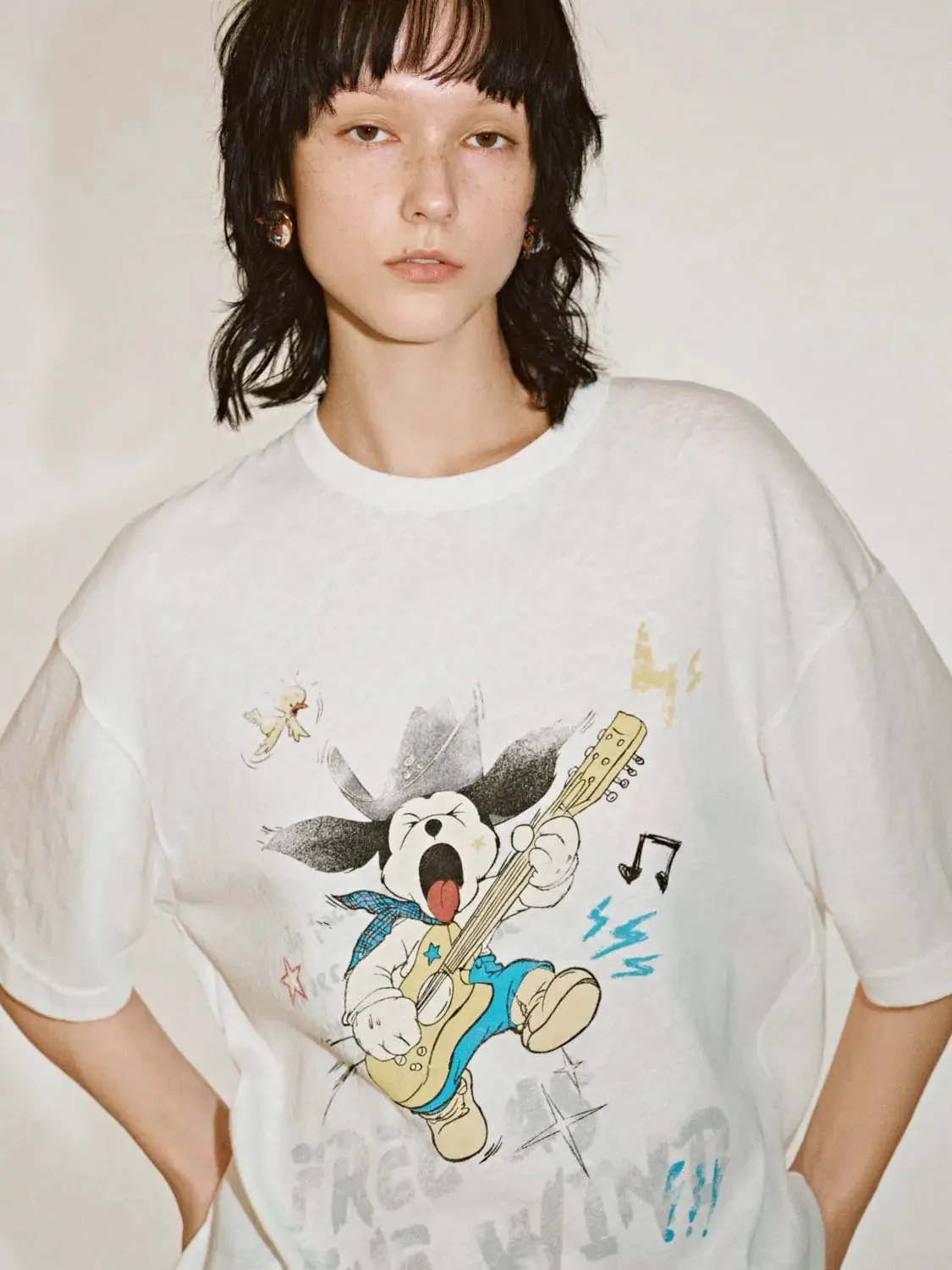 14006-cotton-graphic-guitar-print-loose-fit-t-shirt-3.webp Cotton Graphic Guitar Print Loose-Fit T-Shirt