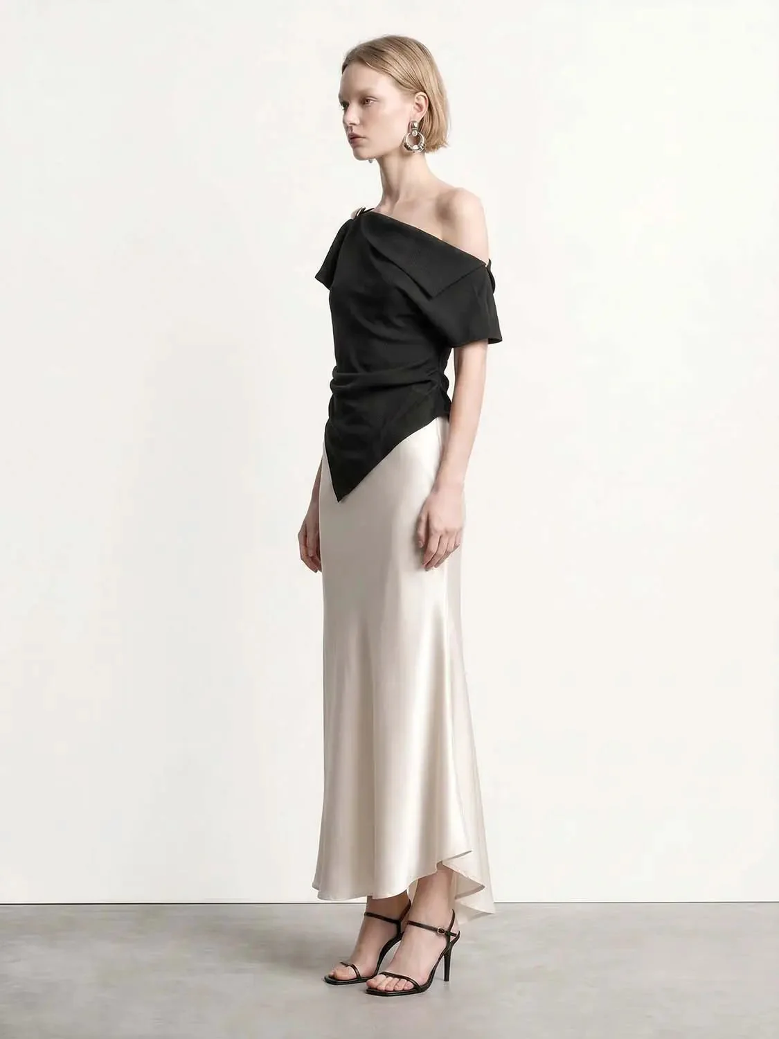 14091-asymmetric-one-shoulder-fitted-overhead-shirt-11.webp Asymmetric One Shoulder Fitted Overhead Shirt