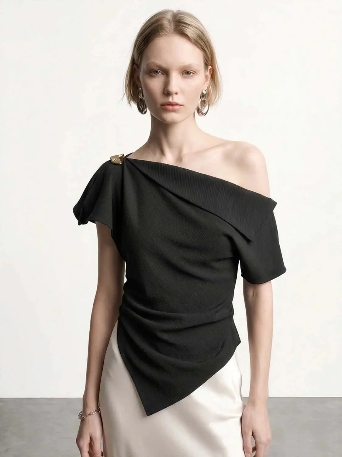 14091-asymmetric-one-shoulder-fitted-overhead-shirt-12.webp Asymmetric One Shoulder Fitted Overhead Shirt