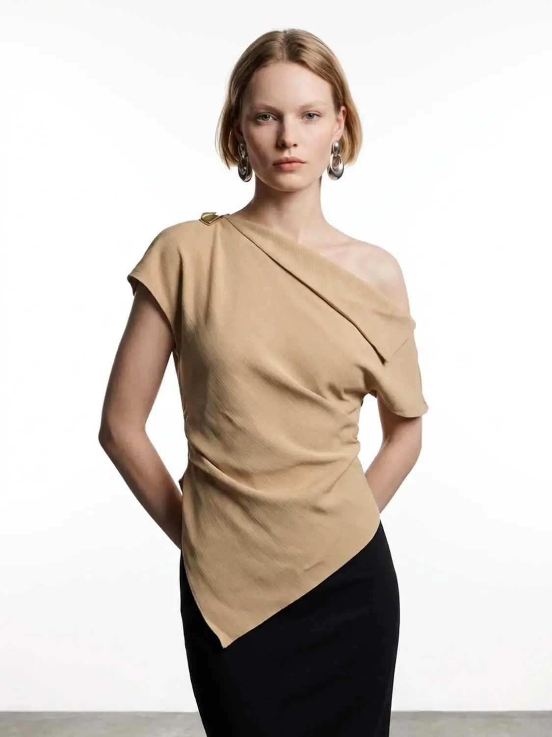 14091-asymmetric-one-shoulder-fitted-overhead-shirt-16.webp Asymmetric One Shoulder Fitted Overhead Shirt
