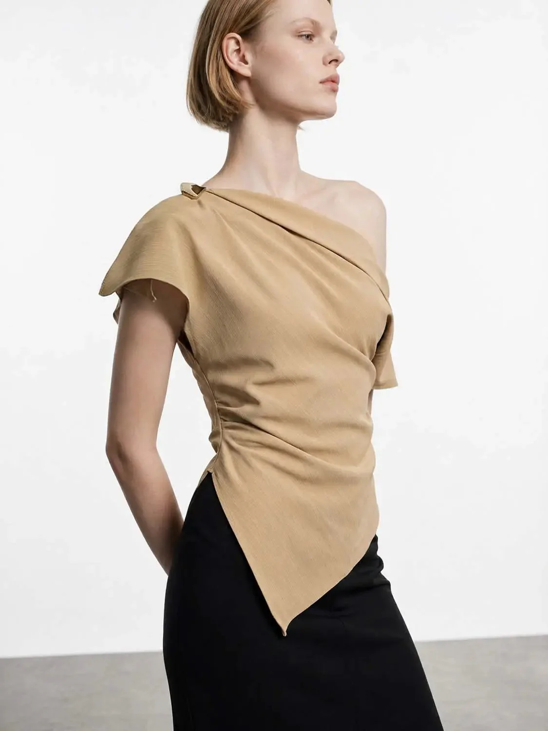 14091-asymmetric-one-shoulder-fitted-overhead-shirt-17.webp Asymmetric One Shoulder Fitted Overhead Shirt