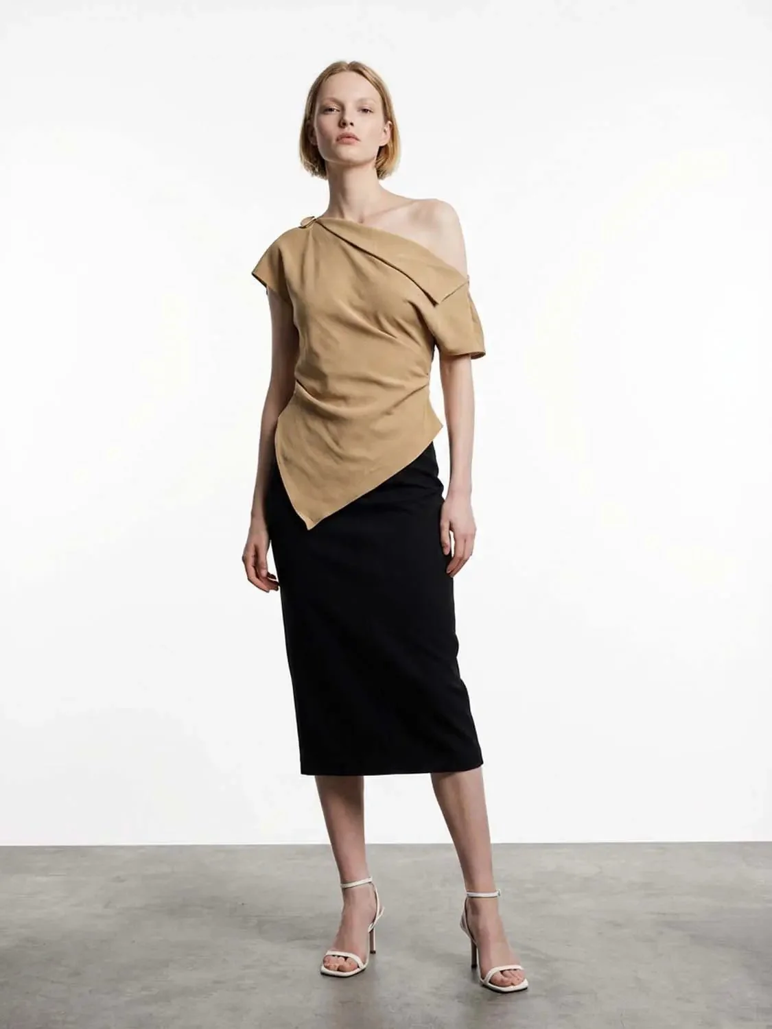 14091-asymmetric-one-shoulder-fitted-overhead-shirt-18.webp Asymmetric One Shoulder Fitted Overhead Shirt