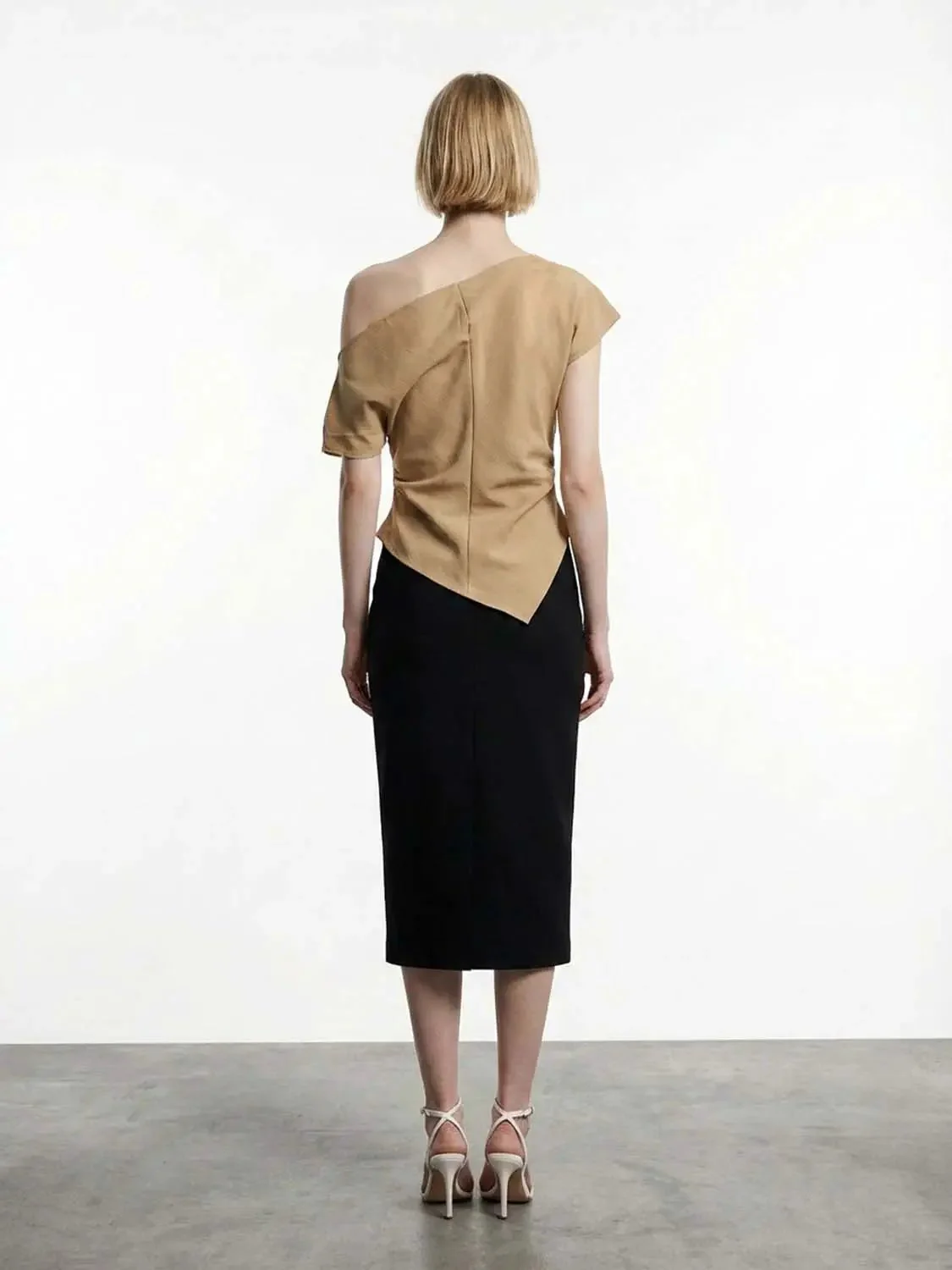 14091-asymmetric-one-shoulder-fitted-overhead-shirt-19.webp Asymmetric One Shoulder Fitted Overhead Shirt