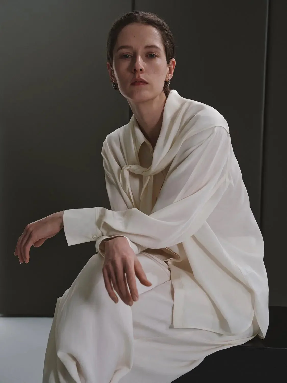 14137-viscose-modal-silk-shawl-detail-loose-fit-shirt-2.webp Viscose Modal Silk Shawl Detail Loose-Fit Shirt