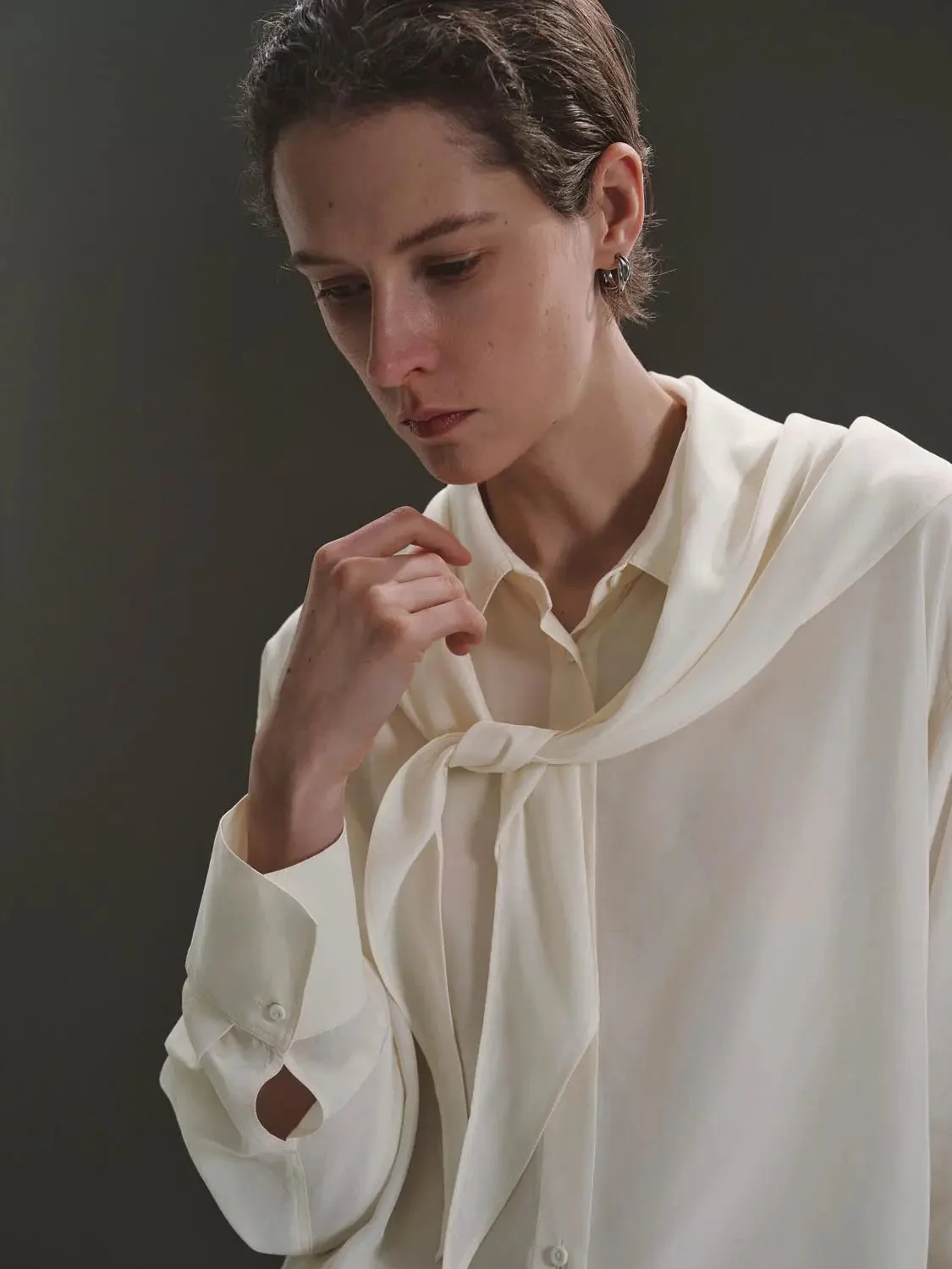 14137-viscose-modal-silk-shawl-detail-loose-fit-shirt-3.webp Viscose Modal Silk Shawl Detail Loose-Fit Shirt