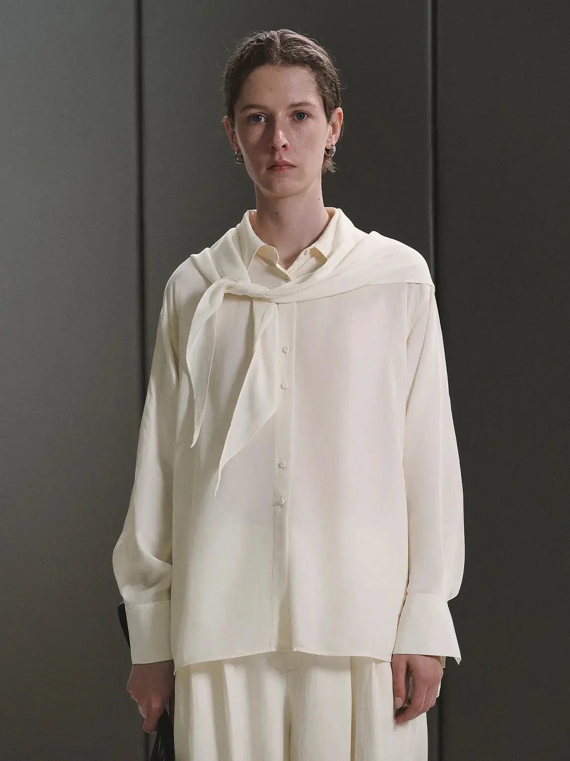 14137-viscose-modal-silk-shawl-detail-loose-fit-shirt-9.webp Viscose Modal Silk Shawl Detail Loose-Fit Shirt