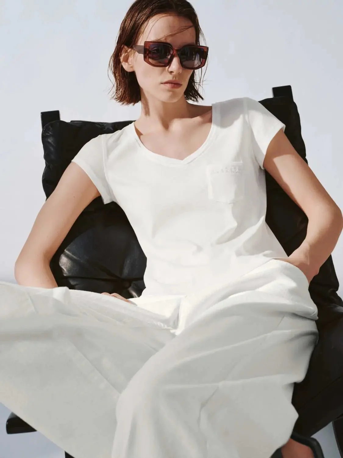14160-embroidered-patch-pocket-cotton-linen-t-shirt-2.webp Embroidered Patch Pocket Cotton Linen T Shirt
