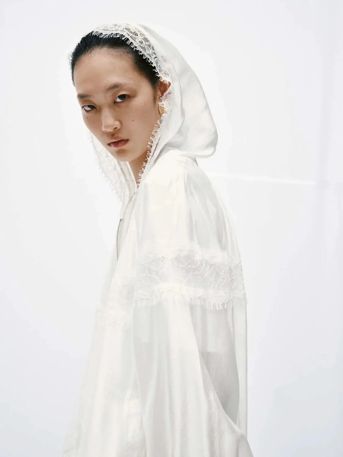 14166-chic-white-hooded-lace-trim-lightweight-jacket-2.webp Chic White Hooded Lace Trim Lightweight Jacket