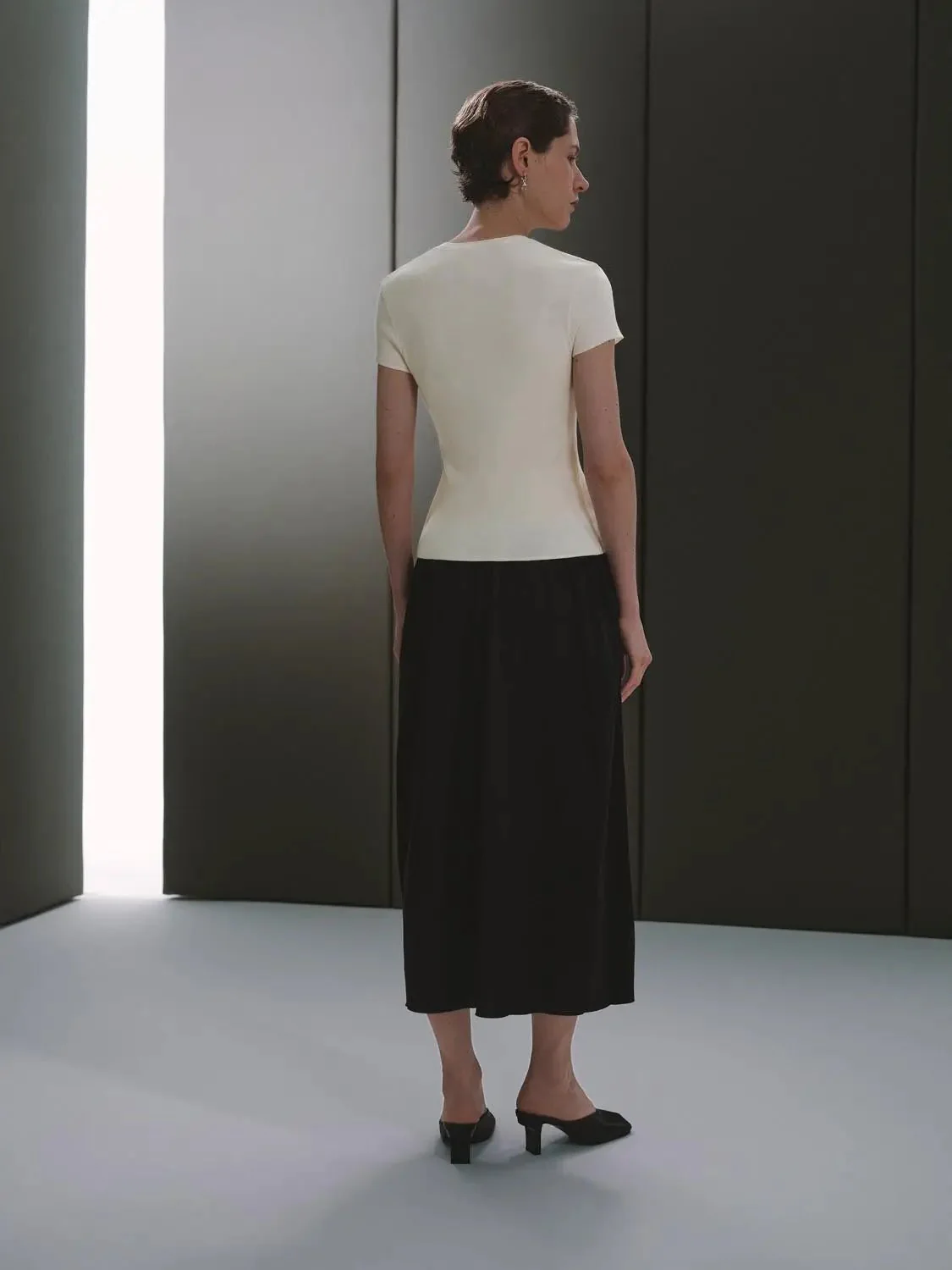 14171-lyocell-silk-blend-button-detail-crew-neck-knit-top-6.webp Lyocell Silk Blend Button Detail Crew Neck Knit Top