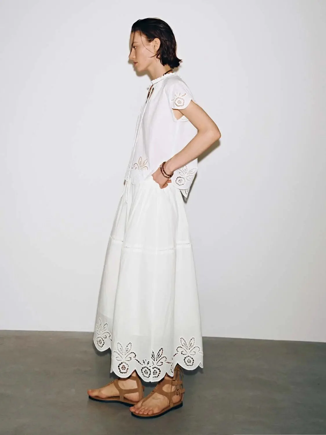 14437-guipure-lace-detail-ruffle-collar-v-neck-short-sleeve-shirts-5.webp Guipure Lace Detail Ruffle Collar V-Neck Short Sleeve Shirts