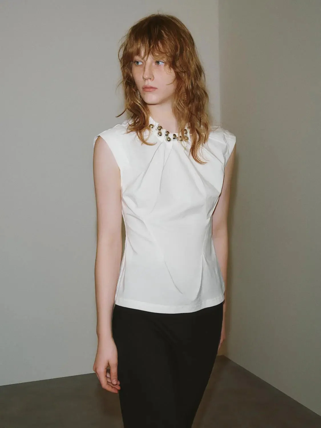 14516-metal-detail-sleeveless-pleated-overhead-shirts-9.webp Metal Detail Sleeveless Pleated Overhead Shirts