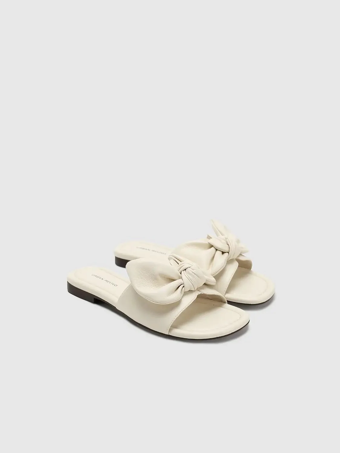 14783-faux-leather-bow-detail-slippers-1.webp Faux Leather Bow Detail Slippers