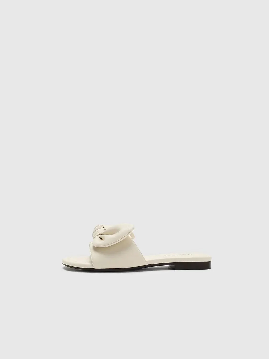 14783-faux-leather-bow-detail-slippers-2.webp Faux Leather Bow Detail Slippers