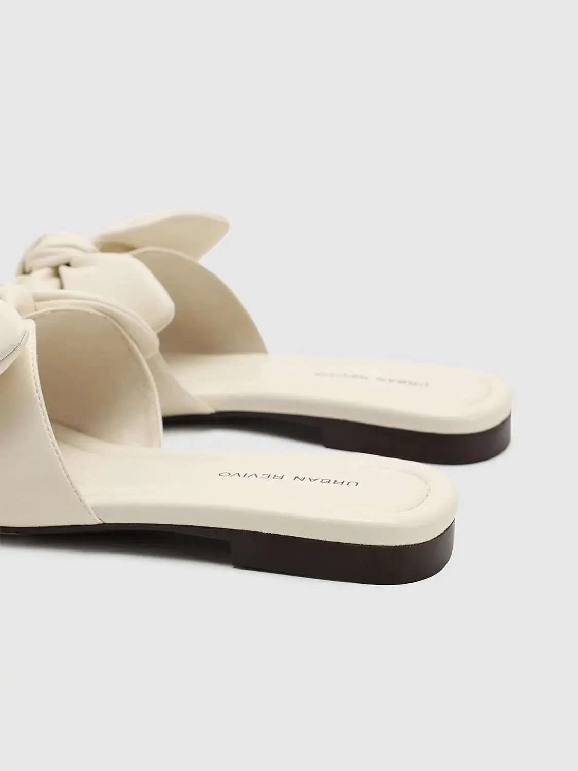 14783-faux-leather-bow-detail-slippers-5.webp Faux Leather Bow Detail Slippers