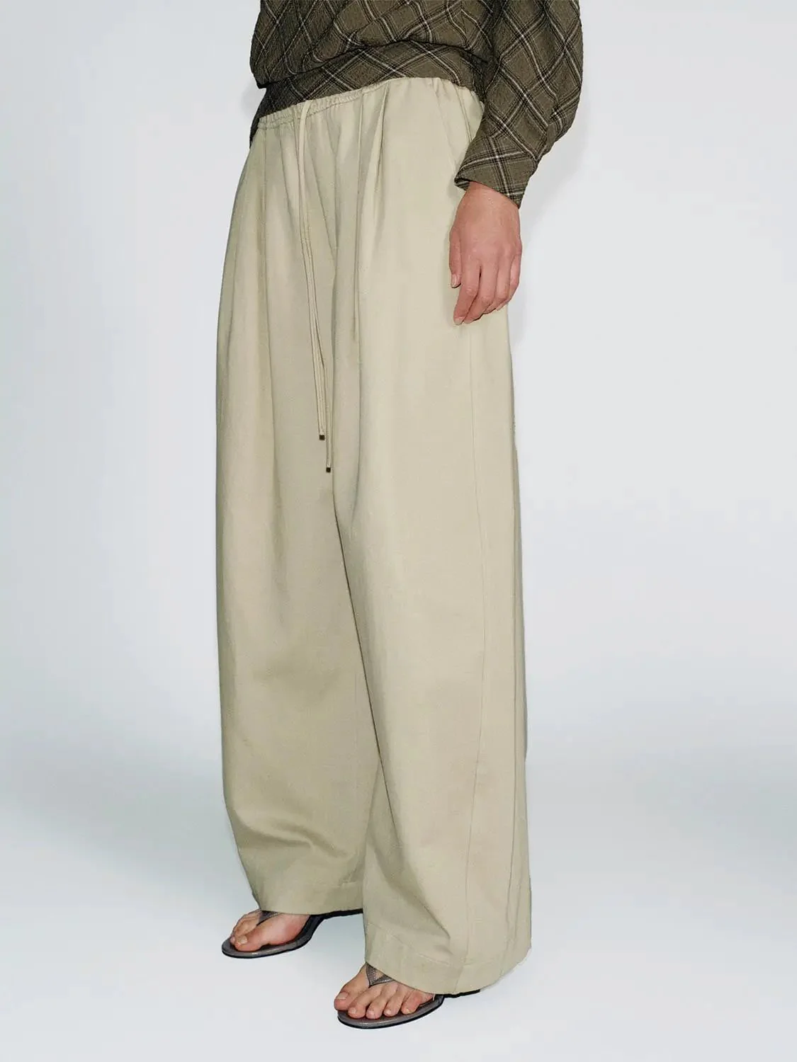 1480-lyocell-cotton-blend-drawstring-wide-leg-pants-3.webp Lyocell Cotton Blend Drawstring Wide Leg Pants
