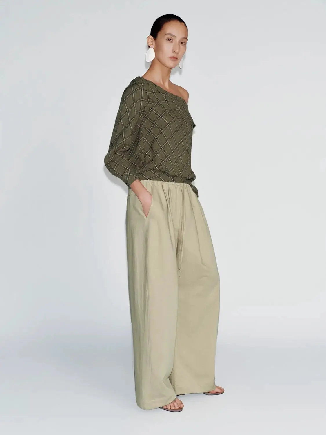 1480-lyocell-cotton-blend-drawstring-wide-leg-pants-6.webp Lyocell Cotton Blend Drawstring Wide Leg Pants