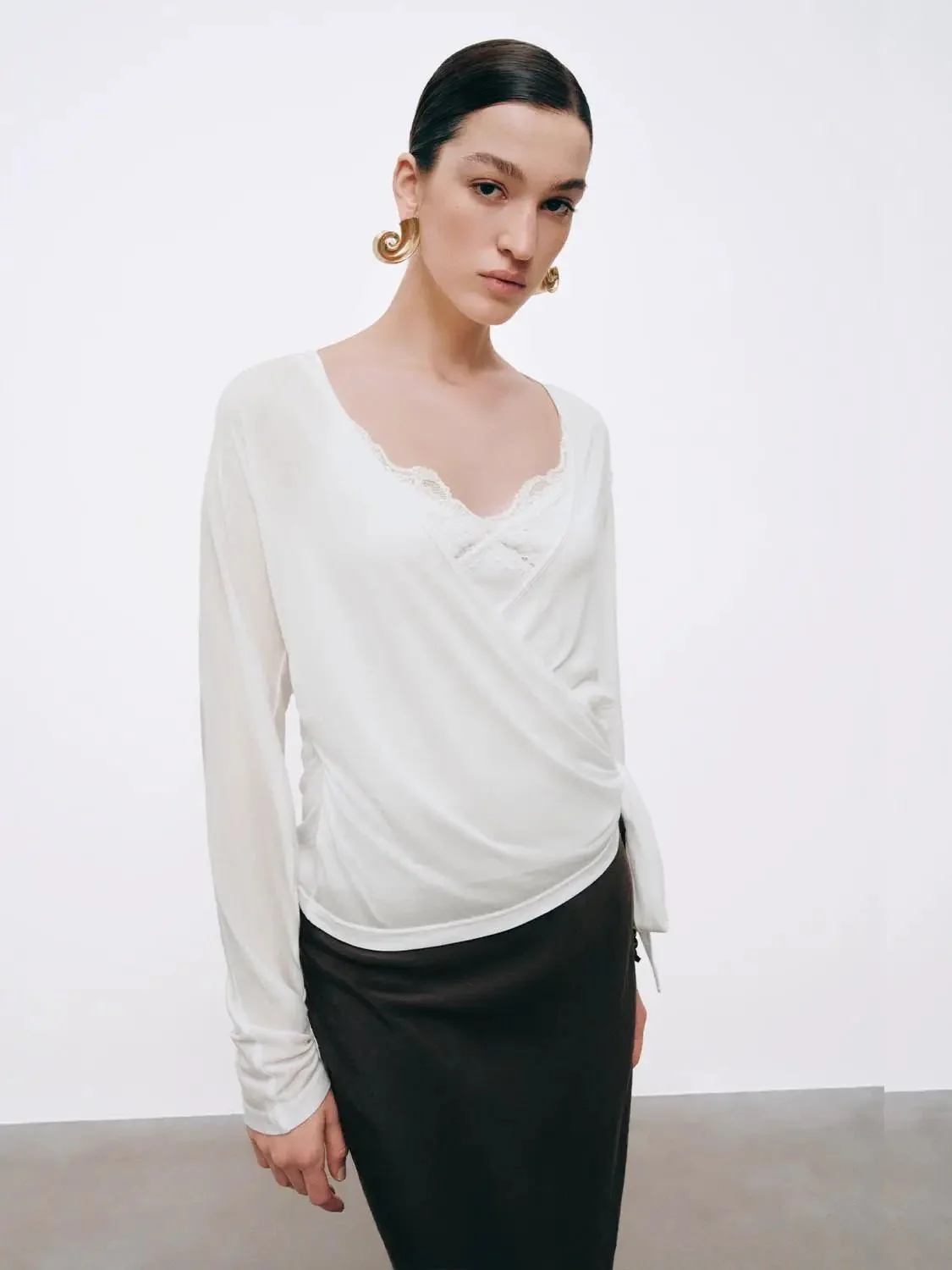 14907-lyocell-v-neck-lace-trim-long-sleeve-top-1.webp Lyocell V Neck Lace Trim Long Sleeve Top