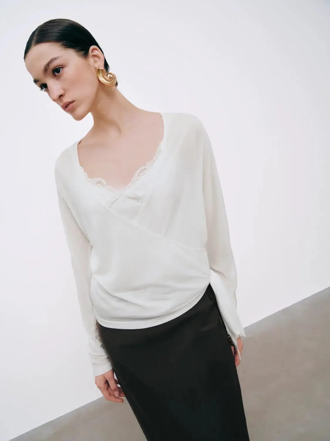 14907-lyocell-v-neck-lace-trim-long-sleeve-top-2.webp Lyocell V Neck Lace Trim Long Sleeve Top