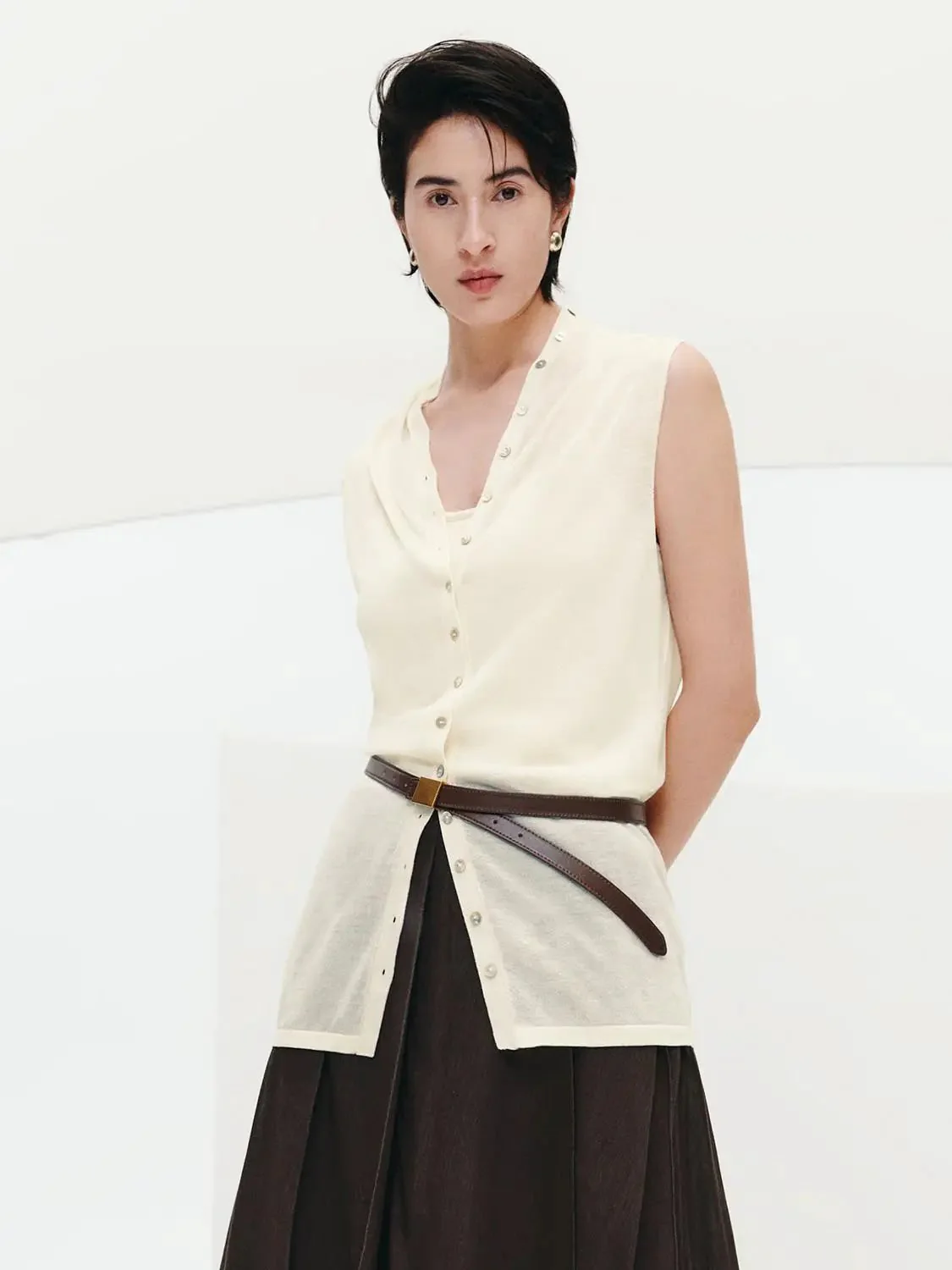 15040-button-up-sleeveless-knitted-cardigans-1.webp Button-Up Sleeveless Knitted Cardigans