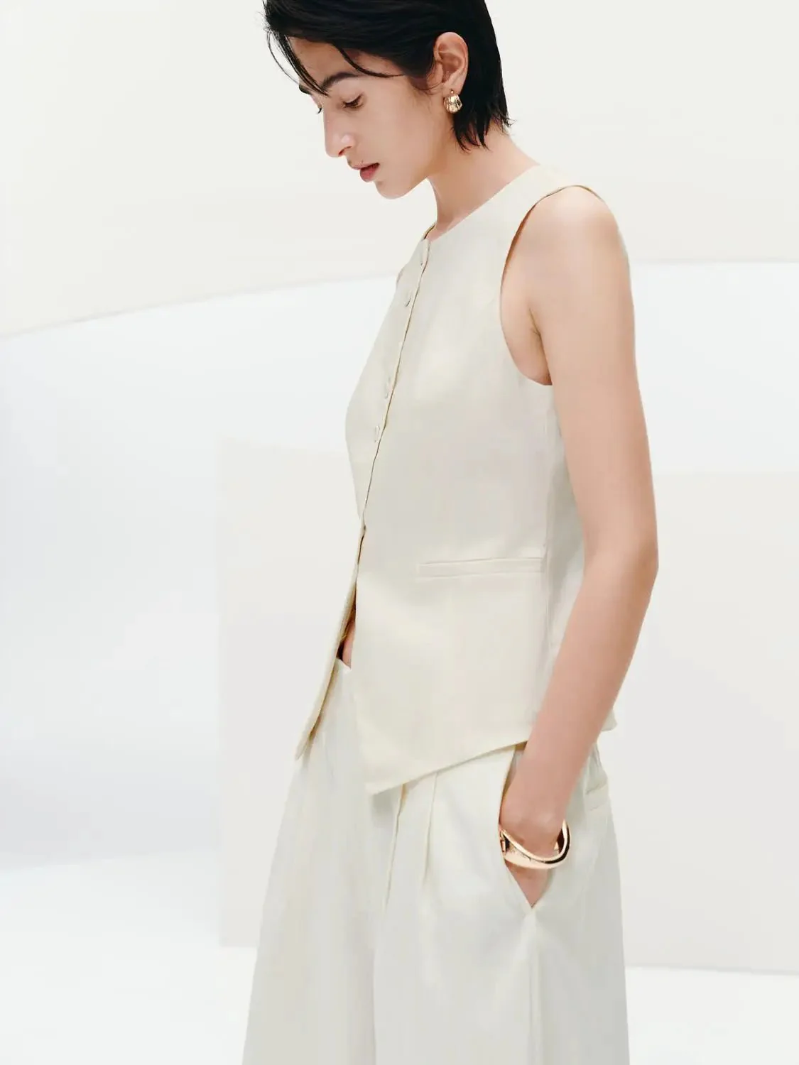 15058-linen-blend-button-up-crew-neck-vest-5.webp Linen Blend Button-Up Crew Neck Vest