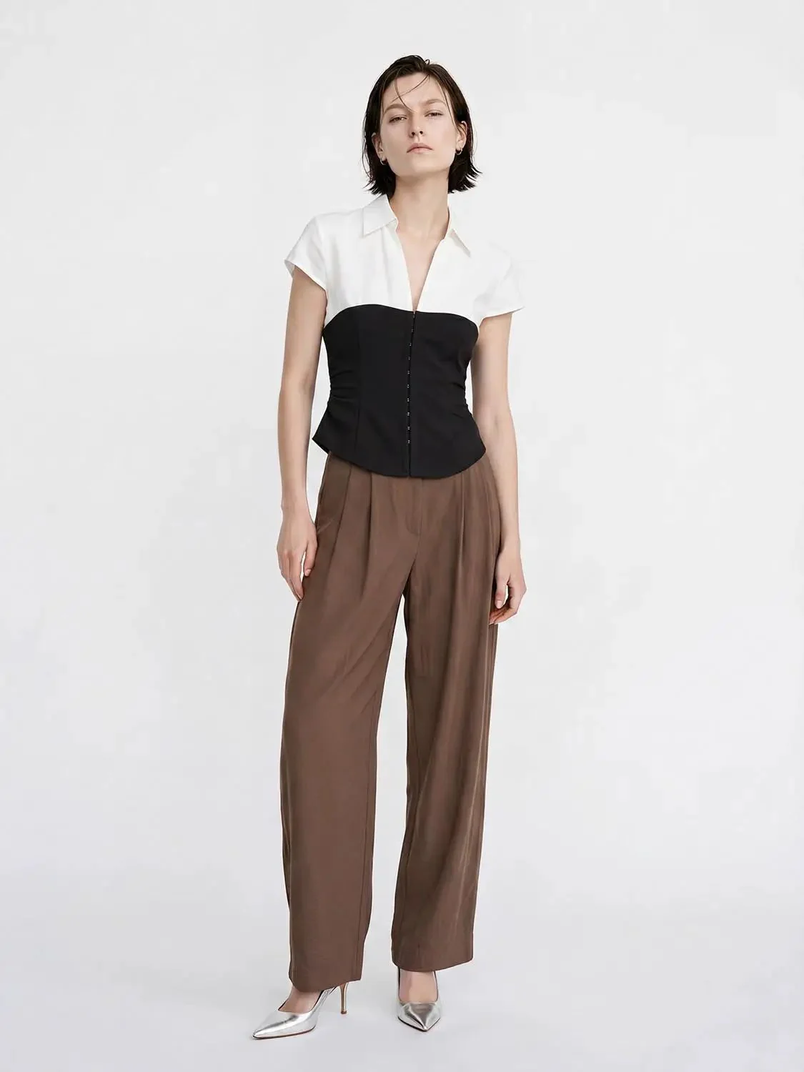 1508-cotton-blend-color-blocked-v-neck-with-contrast-seams-shirts-3.webp Cotton Blend Color-Blocked V-Neck With Contrast Seams Shirts