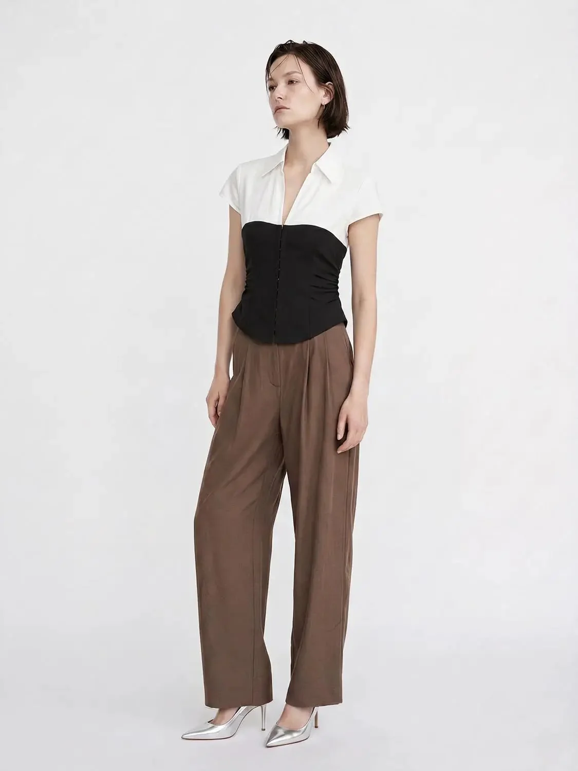 1508-cotton-blend-color-blocked-v-neck-with-contrast-seams-shirts-4.webp Cotton Blend Color-Blocked V-Neck With Contrast Seams Shirts
