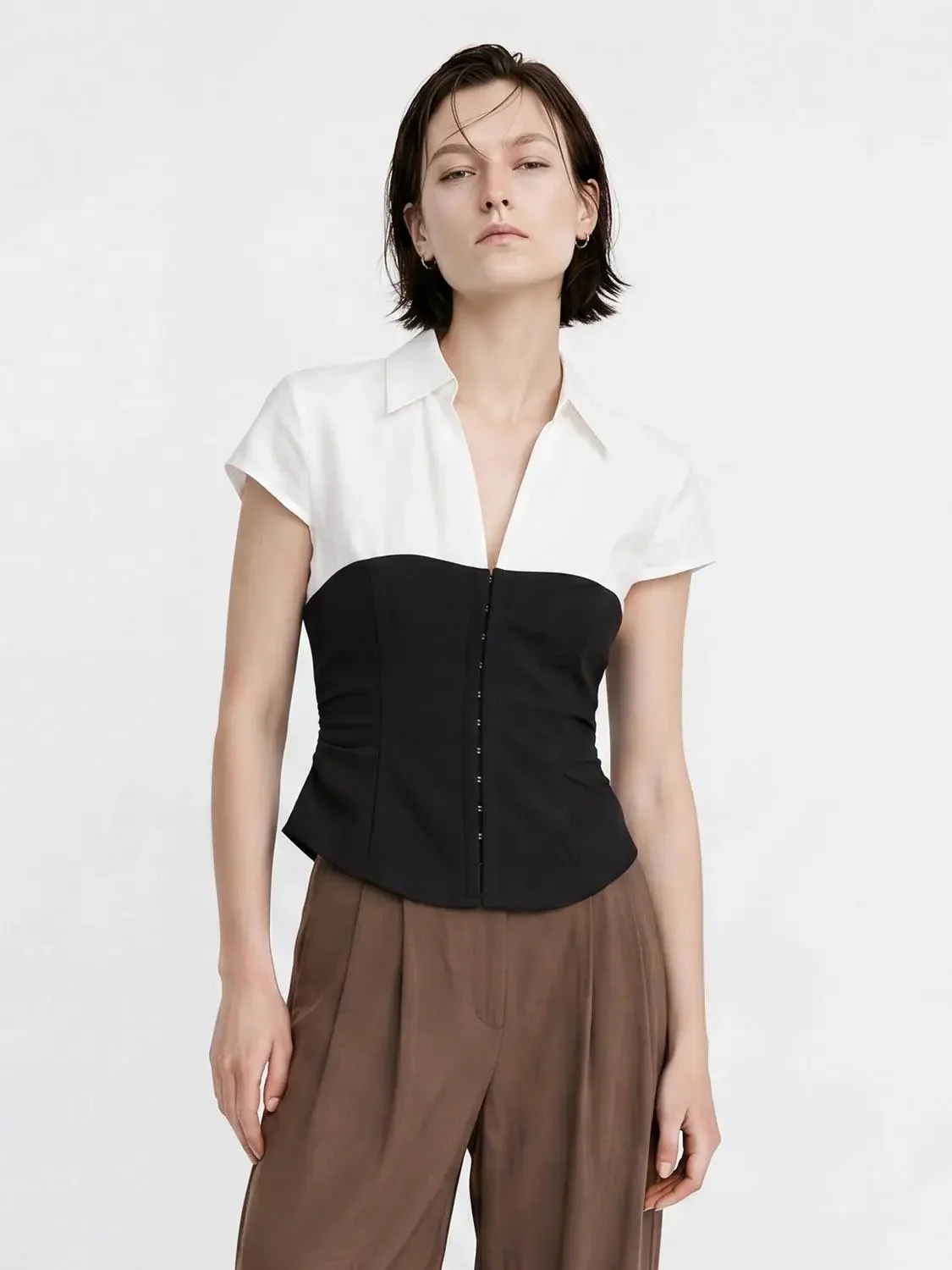 1508-cotton-blend-color-blocked-v-neck-with-contrast-seams-shirts-9.webp Cotton Blend Color-Blocked V-Neck With Contrast Seams Shirts